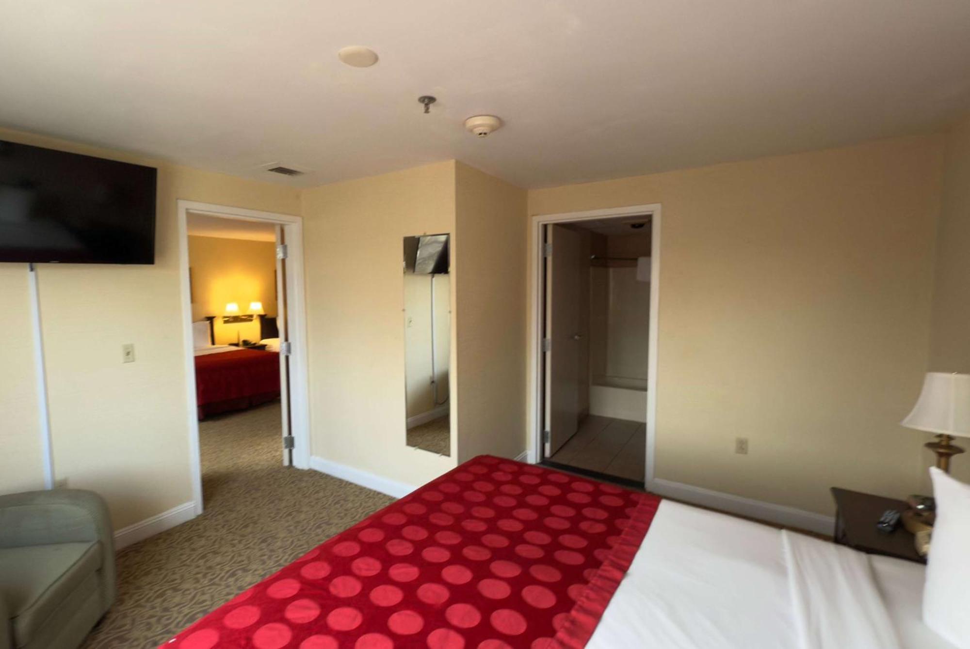 Ramada By Wyndham Seekonk Providence Area Exterior photo